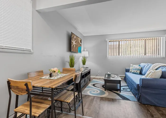 Large2br/great For Work Crews&families/desk/parkng * Aurora
