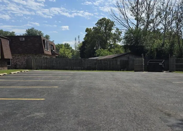 Large2br/great For Work Crews&families/desk/parkng Aurora