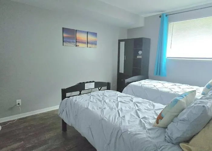 Large2br/great For Work Crews&families/desk/parkng Aurora