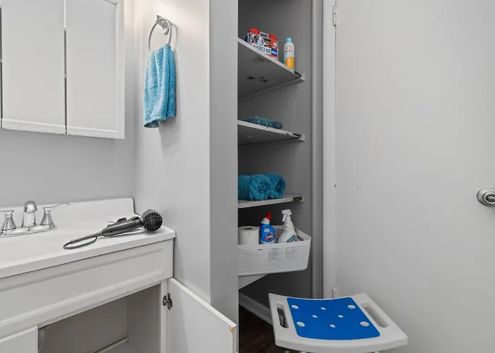 Large2br/great For Work Crews&families/desk/parkng